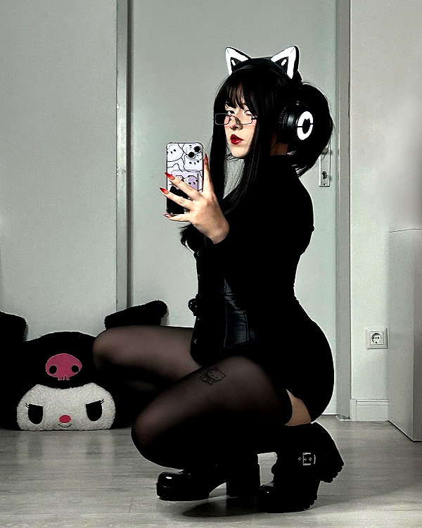 andasrose instagram image archive image