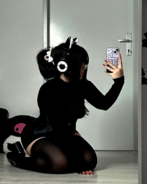 andasrose instagram image archive image