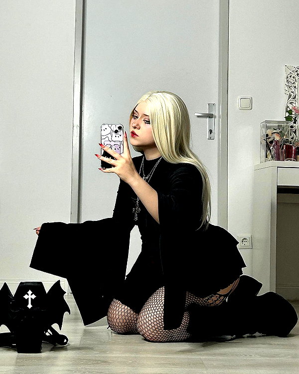 andasrose instagram image archive image