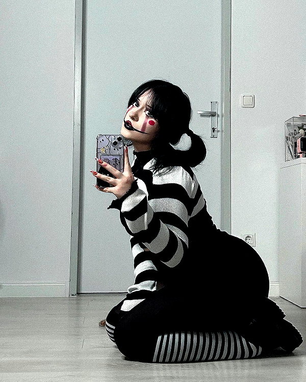 andasrose instagram image archive image