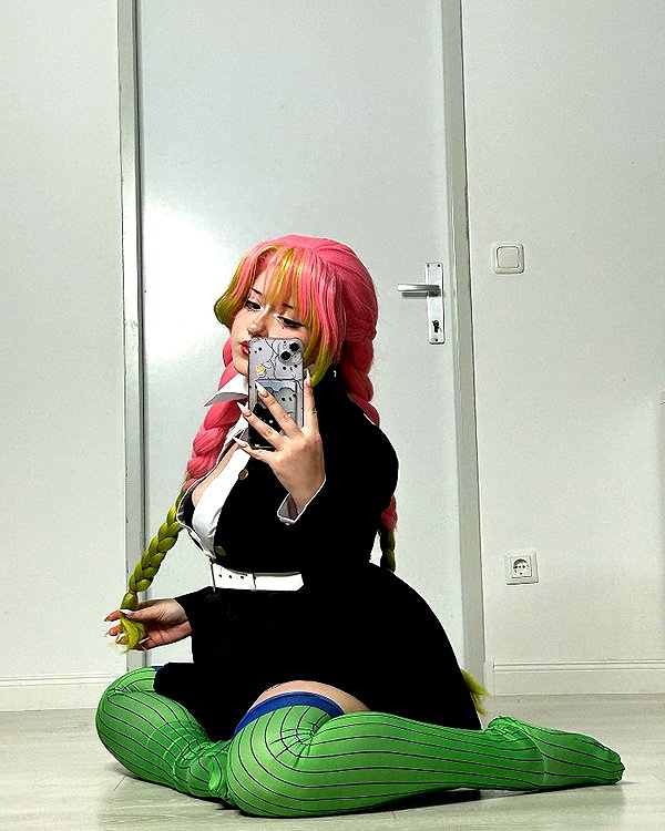 andasrose instagram image archive image