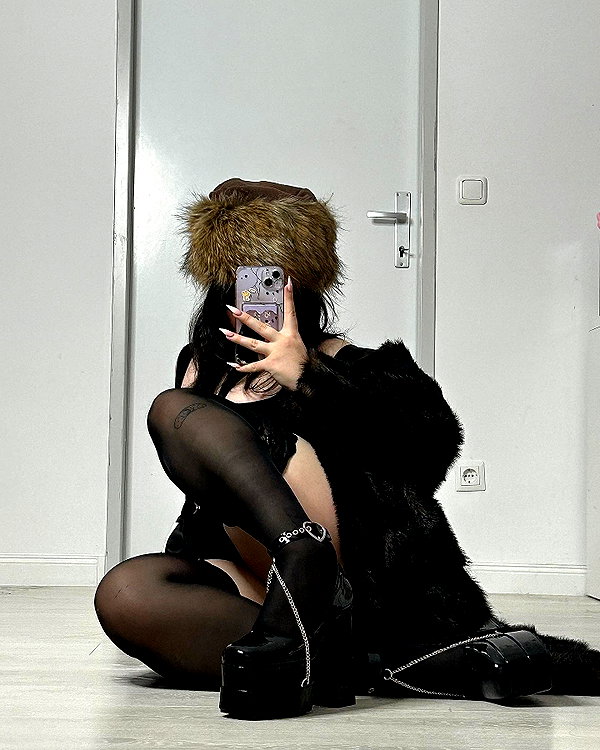 andasrose instagram image archive image