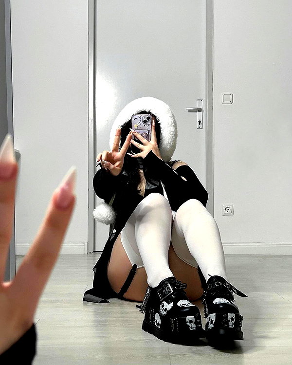 andasrose instagram image archive image