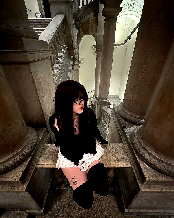andasrose instagram image archive image