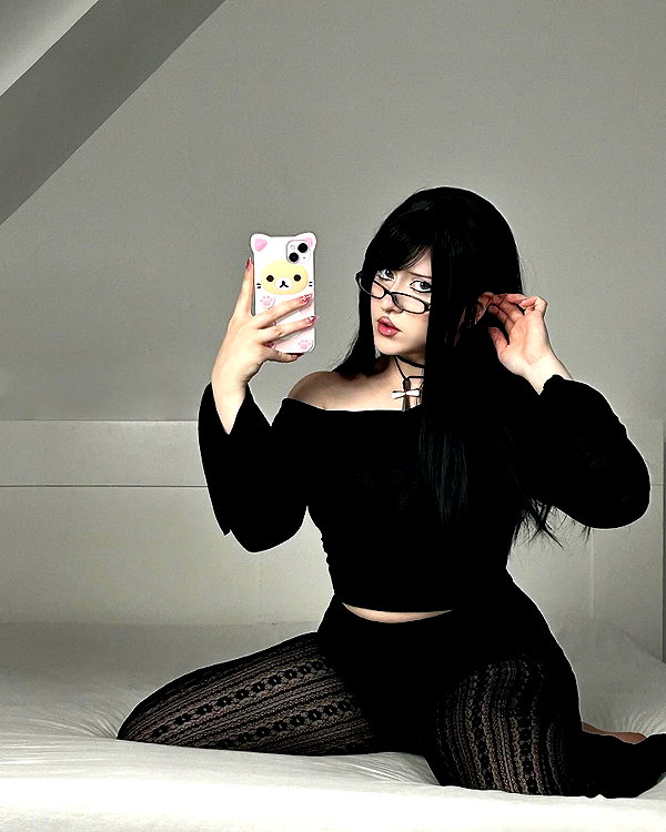 andasrose instagram image archive image