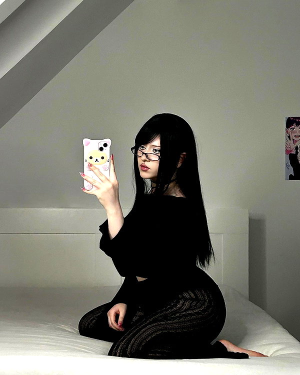 andasrose instagram image archive image