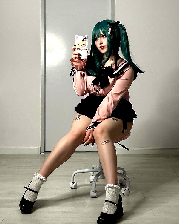 andasrose instagram image archive image