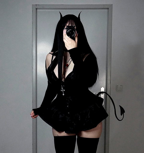 andasrose instagram image archive image