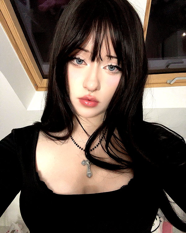 andasrose instagram image archive image