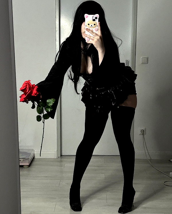 andasrose instagram image archive image