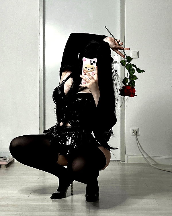 andasrose instagram image archive image