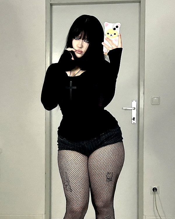 andasrose instagram image archive image