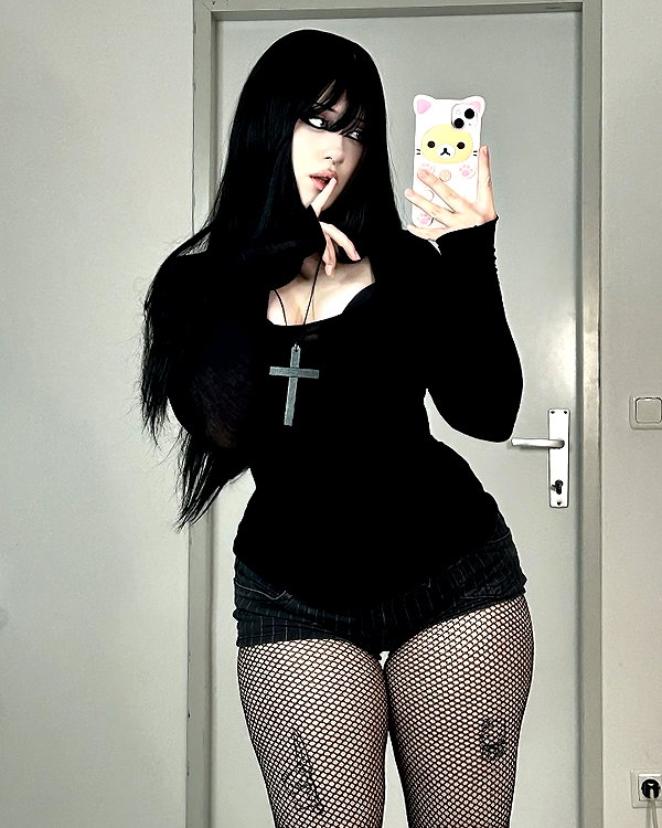 andasrose instagram image archive image