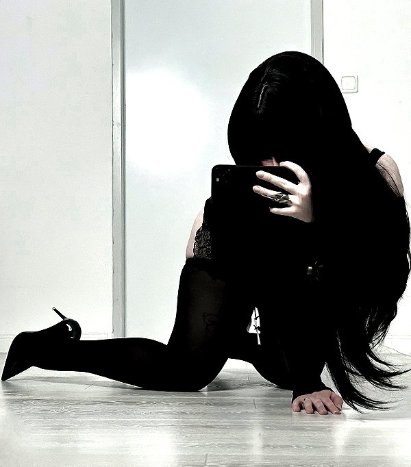 andasrose instagram image archive image