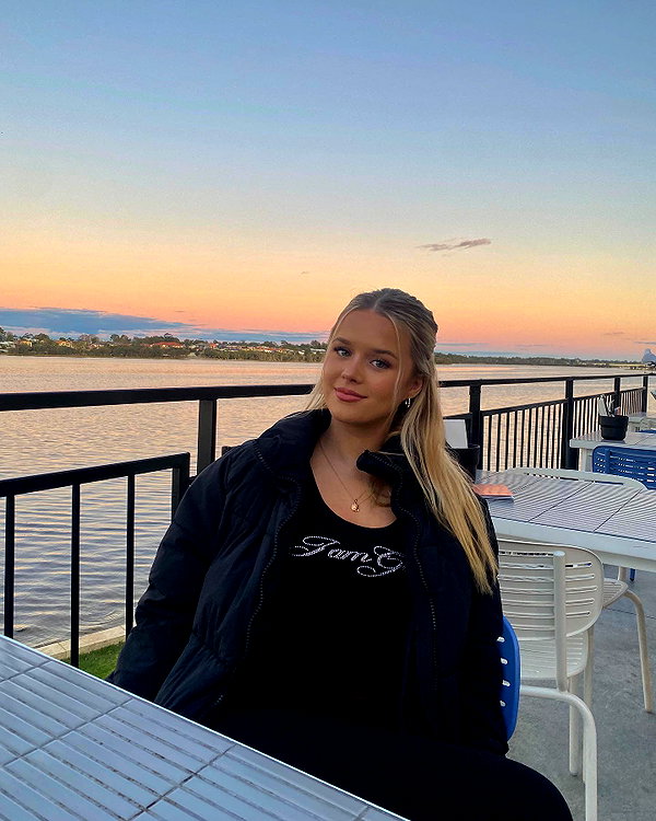 anika.wicks instagram image archive image