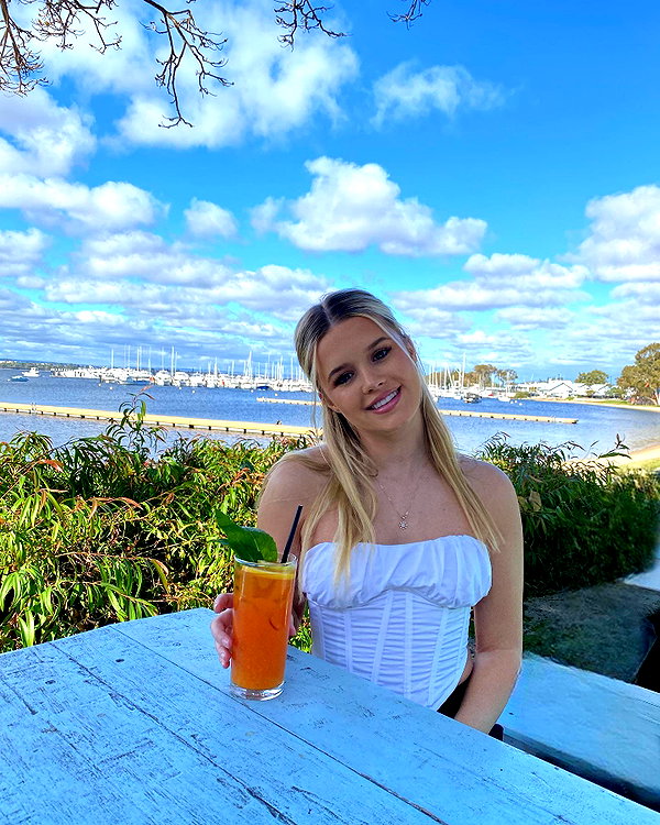 anika.wicks instagram image archive image