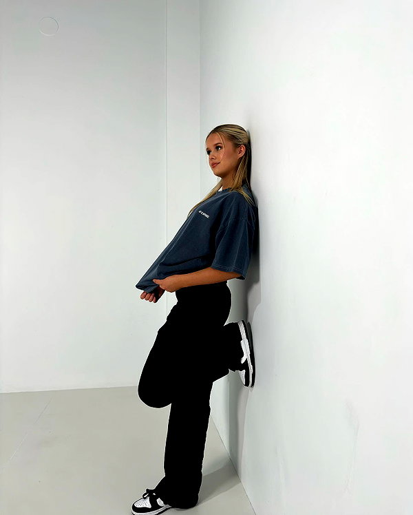 anika.wicks instagram image archive image