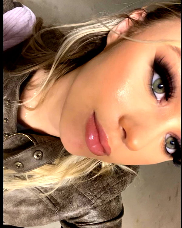 anika.wicks instagram image archive image