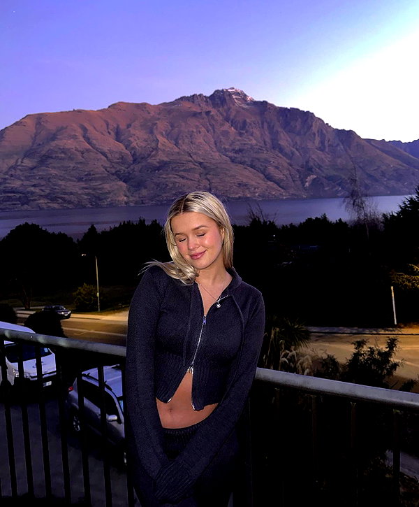 anika.wicks instagram image archive image
