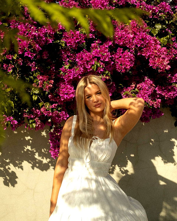 anika.wicks instagram image archive image