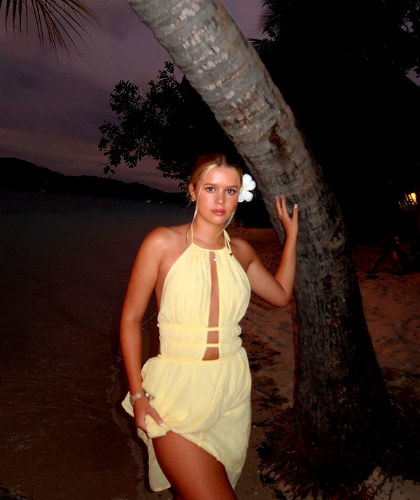 anika.wicks instagram image archive image