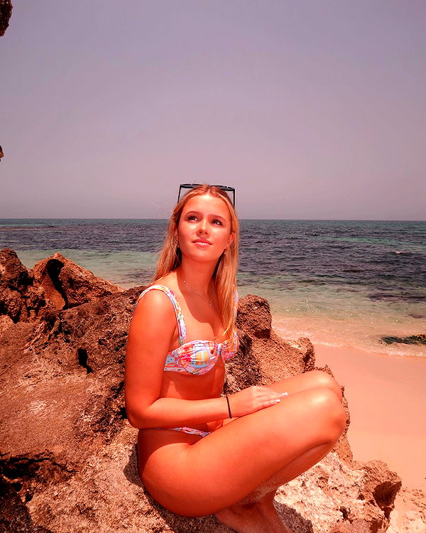 anika.wicks instagram image archive image