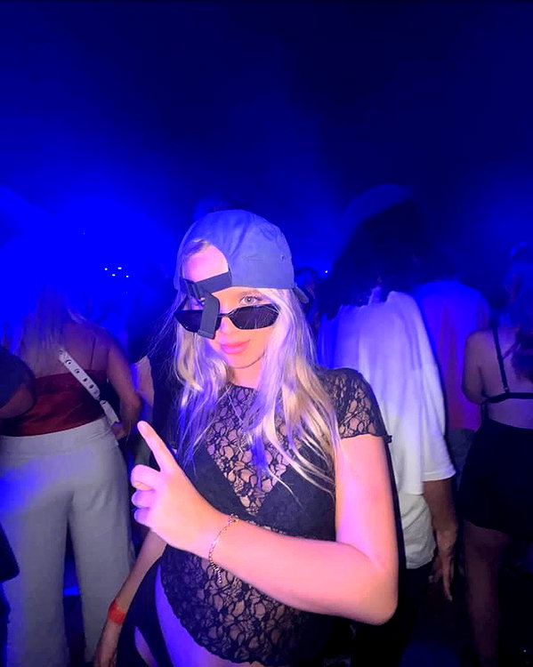 anika.wicks instagram image archive image