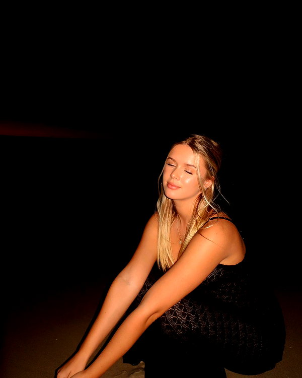 anika.wicks instagram image archive image