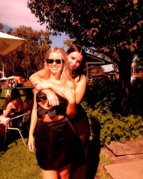 anika.wicks instagram image archive image