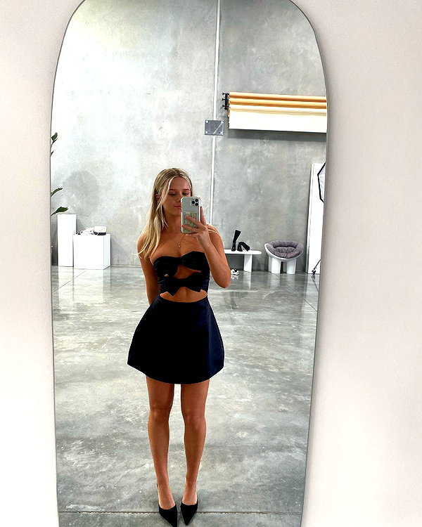 anika.wicks instagram image archive image