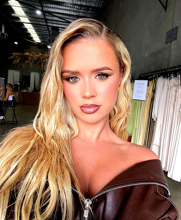 anika.wicks instagram image archive image