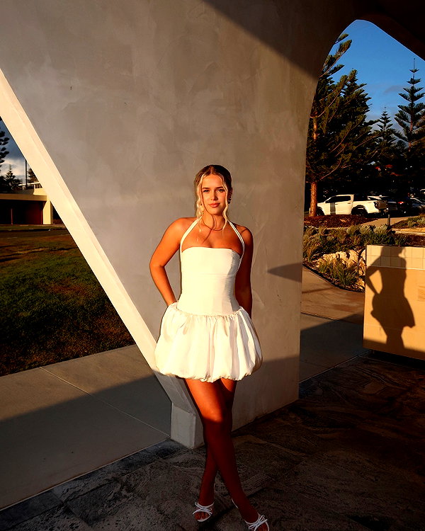anika.wicks instagram image archive image