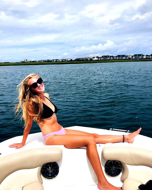 annaa_thompsonnn instagram image archive image