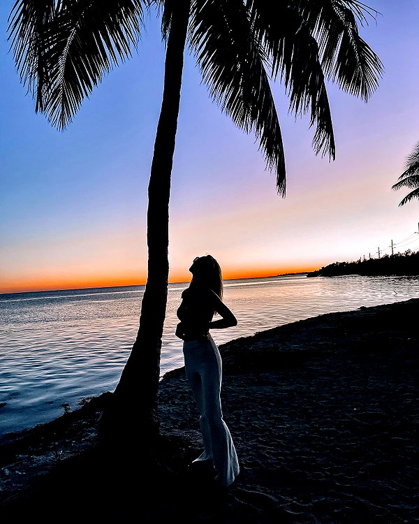 annaa_thompsonnn instagram image archive image
