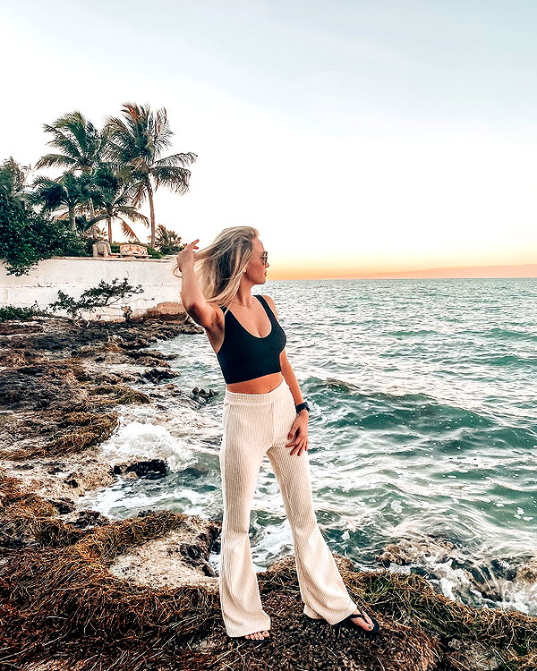 annaa_thompsonnn instagram image archive image