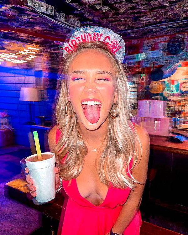 annaa_thompsonnn instagram image archive image