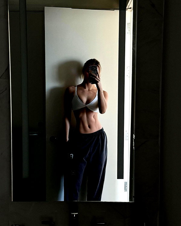 annabel.lucinda instagram image archive image