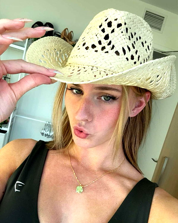 annabel.lucinda instagram image archive image