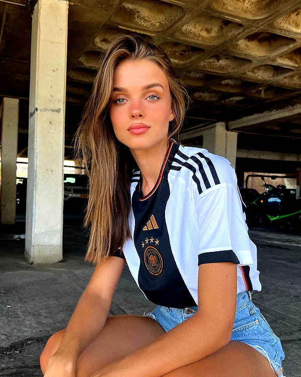annazak12 instagram image archive image