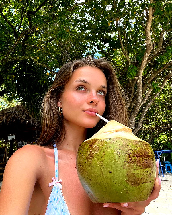 annazak12 instagram image archive image