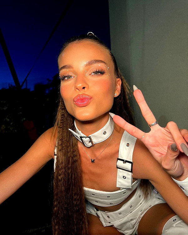 annazak12 instagram image archive image