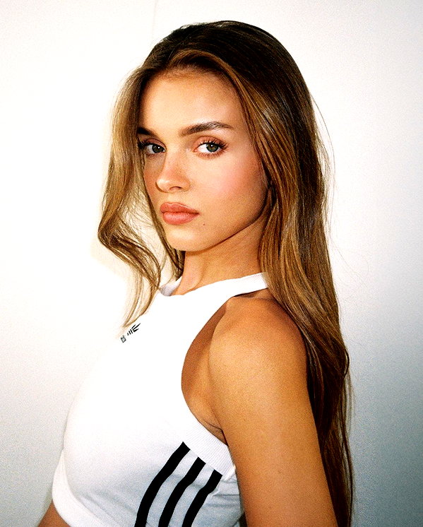 annazak12 instagram image archive image
