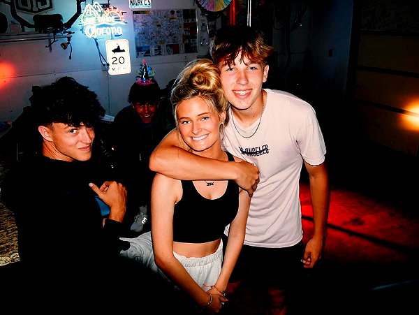 annika.petersonn instagram image archive image