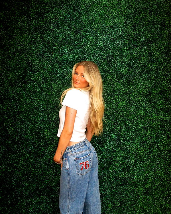 annika.petersonn instagram image archive image