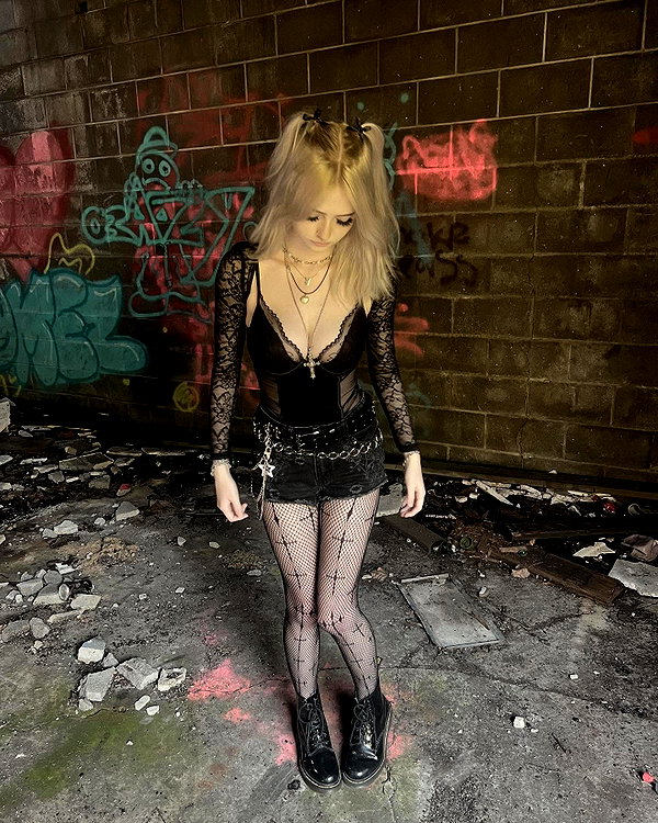 ashley.scarr instagram image archive image