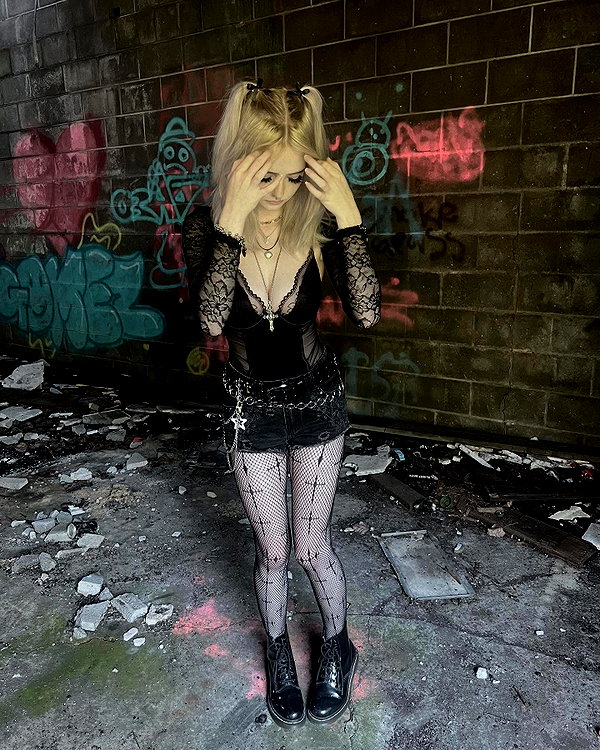 ashley.scarr instagram image archive image