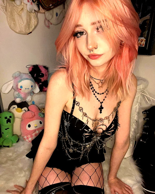 ashley.scarr instagram image archive image
