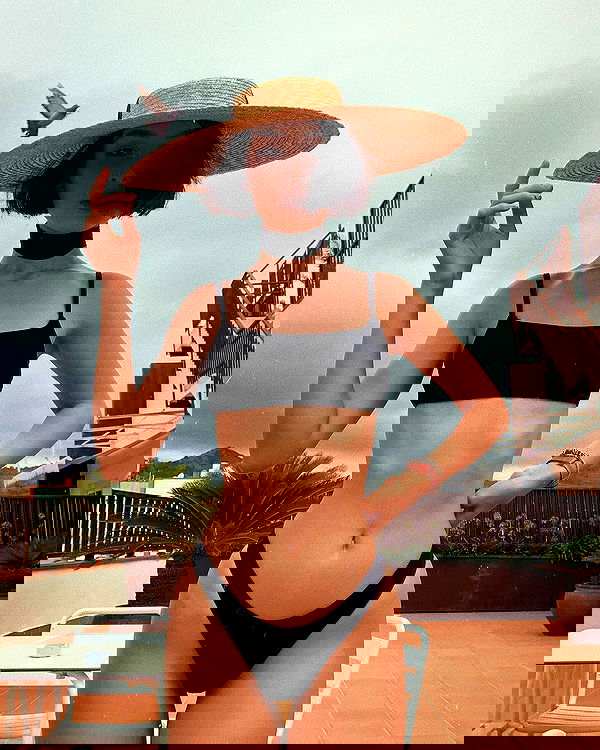 ayguldavlletova image ~ Altpins