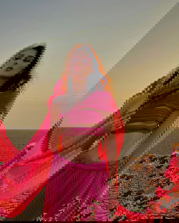 ayguldavlletova image ~ Altpins