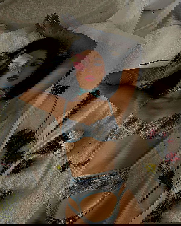 ayguldavlletova image ~ Altpins